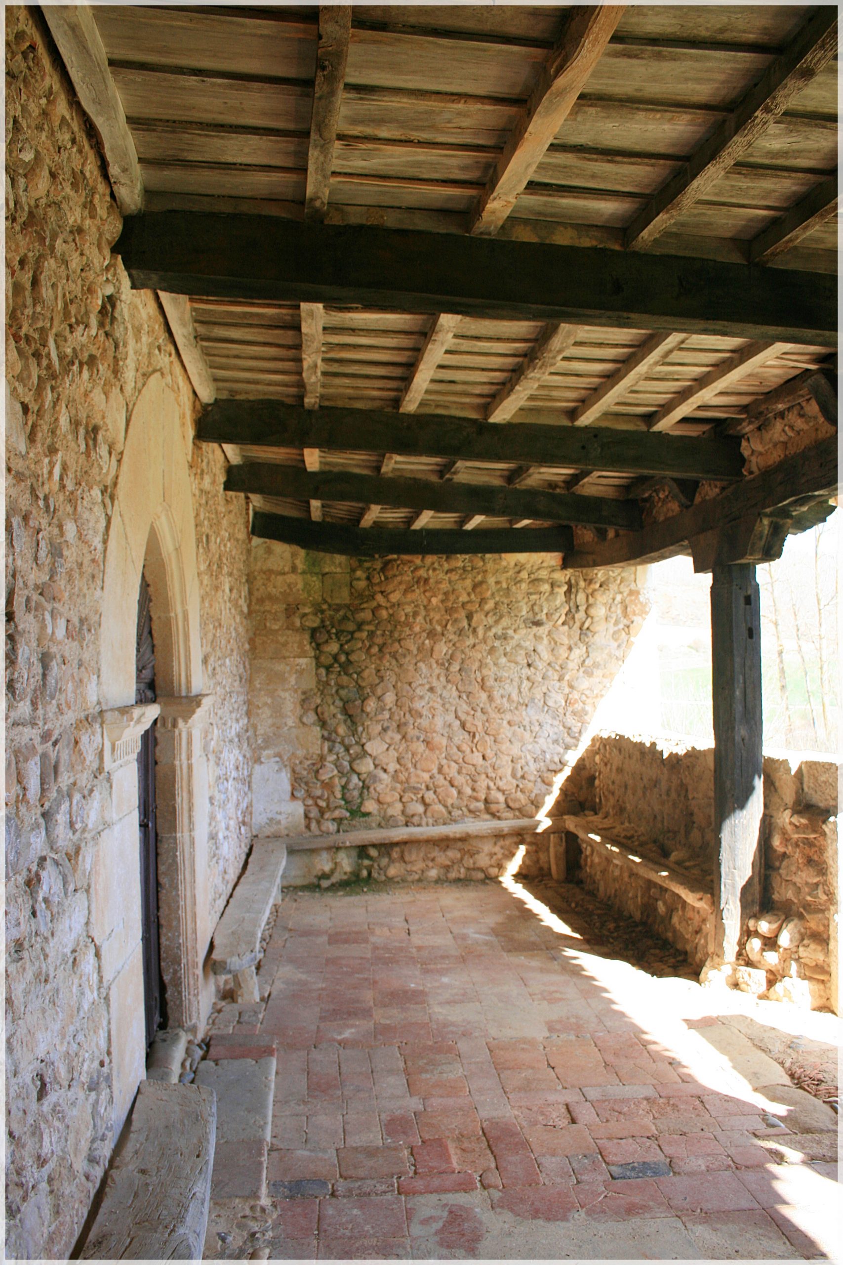 Portico with a wooden roof